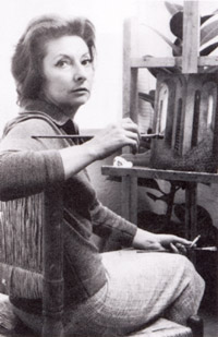 Remedios Varo dans son atelier en 1958